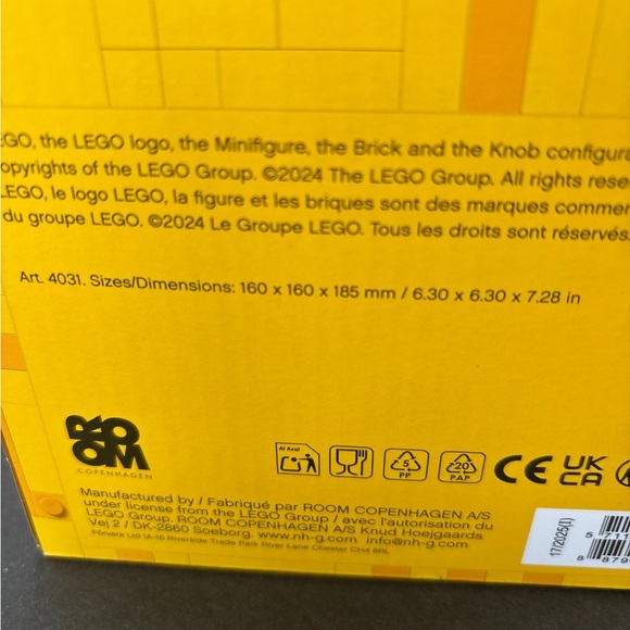 LEGO Skull Storage Head in White and Black - Picture 4 of 4